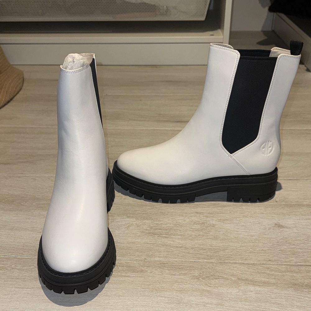 Cole Haan Womens Tahoe Featherfeel Chelsea Boot Off White Leather Sz 10 - Picture 2 of 5